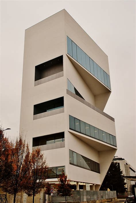 fondazione prada milano largo isarco 2